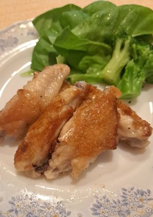 フライパンだけで簡単！手羽中のカリカリ焼き-レシピのメイン写真