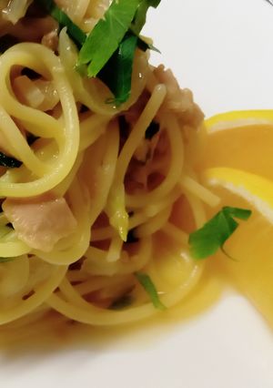ツナと玉ねぎのスパゲッティ レモン添え-レシピのメイン写真
