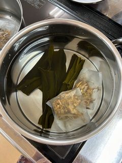 だし汁(うるめ削りと昆布)-レシピのメイン写真