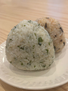 しらすとわかめのおにぎり-レシピのメイン写真