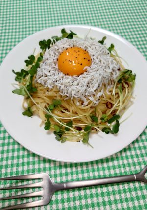簡単☆しらすと卵黄のペペロンチーノ♩-レシピのメイン写真
