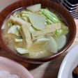 ごま油風味香る♡炒めキャベツのみそ汁