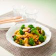 豆とブロッコリー、ベーコンのカレー蒸し