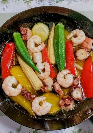 簡単居酒屋！夏野菜とエビと蛸のアヒージョ-レシピのメイン写真