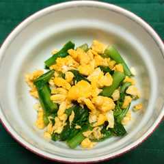 A picture of 菜花と炒り玉子で、菜種和え.