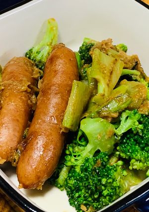 ブロッコリーの茎まで味噌バター炒め！ウインナーと-レシピのメイン写真