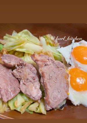 簡単豚肩ロースとキャベツ炒め目玉焼き添え-レシピのメイン写真