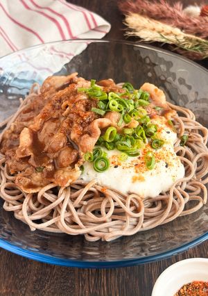10分で簡単！がっつり肉乗せ♡とろろ蕎麦-レシピのメイン写真
