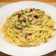 アサリの水煮缶とパクチーのパスタ