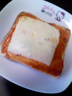ミートソースチーズパン-レシピのメイン写真