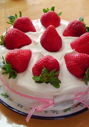 マンモス苺のケーキ-レシピのメイン写真