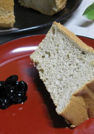 実は・・黒豆のシフォンケーキです・・-レシピのメイン写真