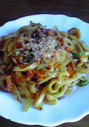 ‘ちょい食べカレー’で焼きうどん-レシピのメイン写真