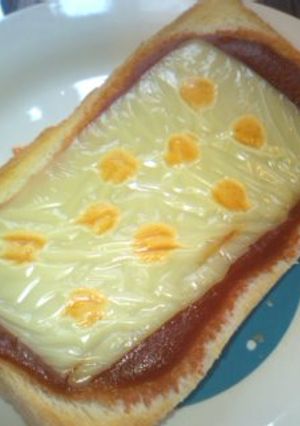 タバスコとチーズの水玉トースト♪-レシピのメイン写真