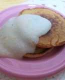 全粒粉と金ごまパンケーキ玄米クリーム添え