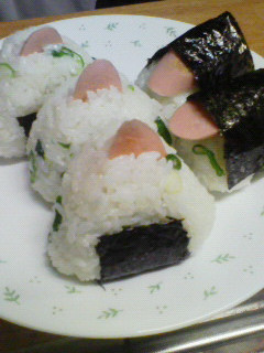 魚肉ソーセージ好きのおむすび-レシピのメイン写真