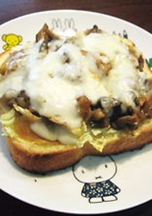 キャベツとハヤシのチーズトースト-レシピのメイン写真