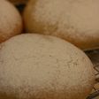 ピザ用イーストで「ぺたんこ白パン」