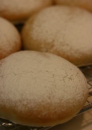 ピザ用イーストで「ぺたんこ白パン」-レシピのメイン写真