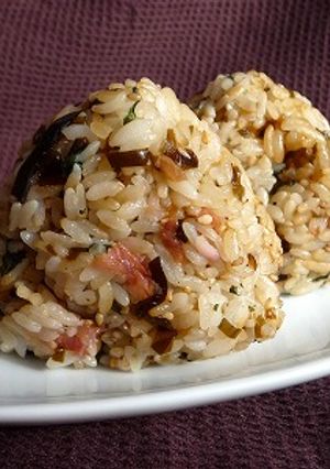 梅大葉ゴマ昆布混ぜご飯おにぎり-レシピのメイン写真
