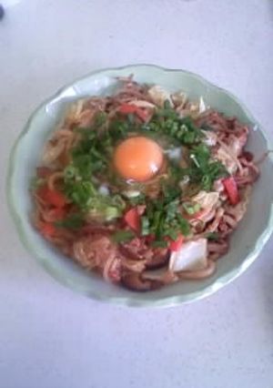 お昼に簡単ピリ辛焼きうどん♪-レシピのメイン写真