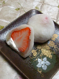チラッ♡と生ムリームいちご大福-レシピのメイン写真