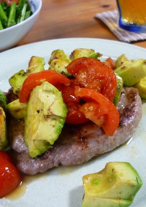 アボカドで食べる豚！-レシピのメイン写真