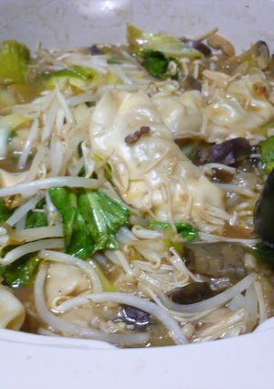 青梗菜と野菜たっぷり★坦々餃子鍋-レシピのメイン写真