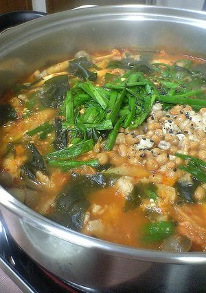 ワカメの入った納豆チゲ鍋-レシピのメイン写真