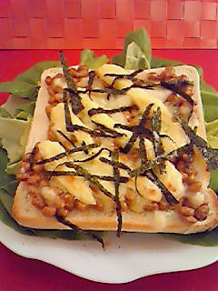 とろ~りチーズと納豆で和風トースト-レシピのメイン写真
