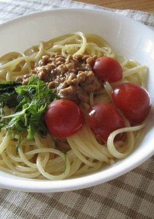 簡単★紫蘇＆納豆パスタ　シーザーサラダ風-レシピのメイン写真