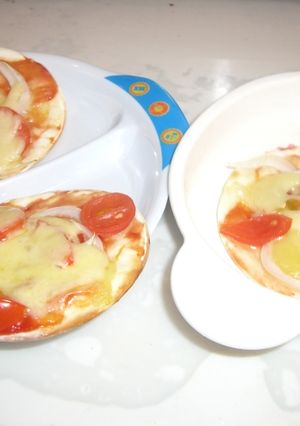新玉ねぎとプチトマトのミニミニピッツア♪-レシピのメイン写真