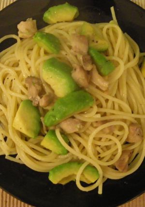 アボカドとチキンのパスタ-レシピのメイン写真