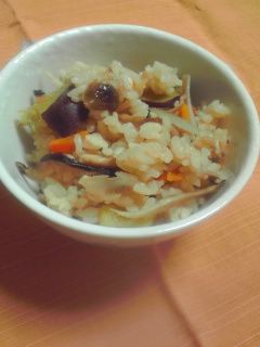 さつま芋・ごぼう・きのこ炊き込みごはん-レシピのメイン写真