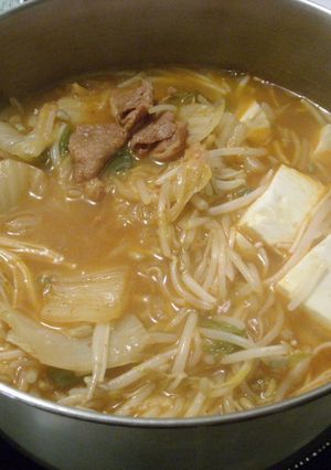 目が覚める辛さ！本気でスパイシーキムチ鍋-レシピのメイン写真