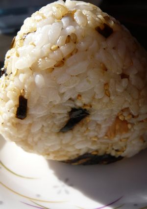 我が家のゴマ油香る梅コンブおにぎり☆-レシピのメイン写真