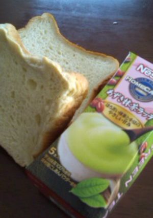 お手軽に♪ＨＢで抹茶あずきラテ食パン。-レシピのメイン写真