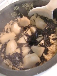 里芋とヒジキの炊き込みご飯-レシピのメイン写真