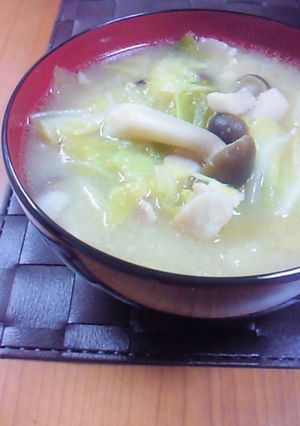 キャベツとベーコンのお味噌汁-レシピのメイン写真