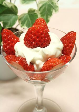 簡単！イチゴと生クリームでもう１品-レシピのメイン写真