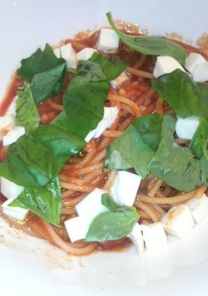 バジルとモッツァレラのトマトソースパスタ-レシピのメイン写真