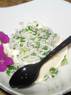 温でも冷でも♥ゴマ油~香る♥しらすヤッコ-レシピのメイン写真