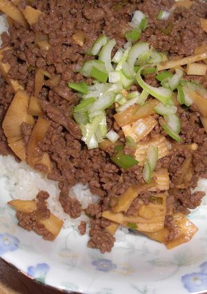 たけのことひき肉のピリカラ味噌丼-レシピのメイン写真
