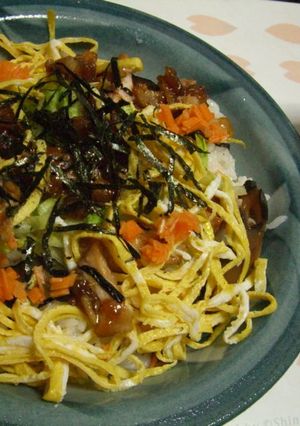 鶏肉でちらし寿司-レシピのメイン写真