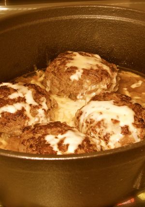 ダッチオーブンで煮込みハンバーグ-レシピのメイン写真