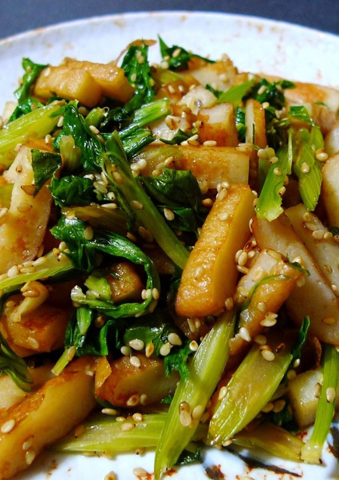 セロリの葉とさつま揚げのオイ酢タ炒め-レシピのメイン写真