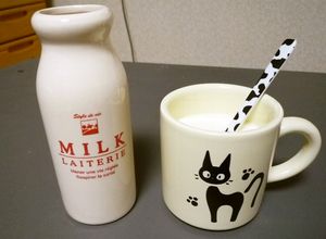 ホットミルク＋バニラエッセンス-レシピのメイン写真