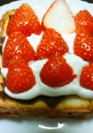 いちご大福なトースト生クリームVer.-レシピのメイン写真