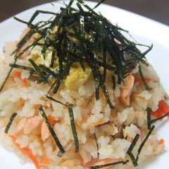炊飯器におまかせ♪鮭の炊き込みずし-レシピのメイン写真