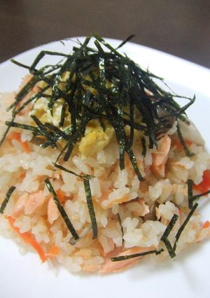 炊飯器におまかせ♪鮭の炊き込みずし-レシピのメイン写真